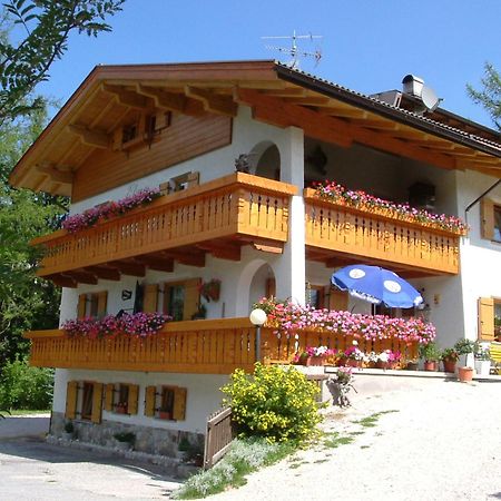 Elmes Bed & Breakfast Ла Виля Екстериор снимка