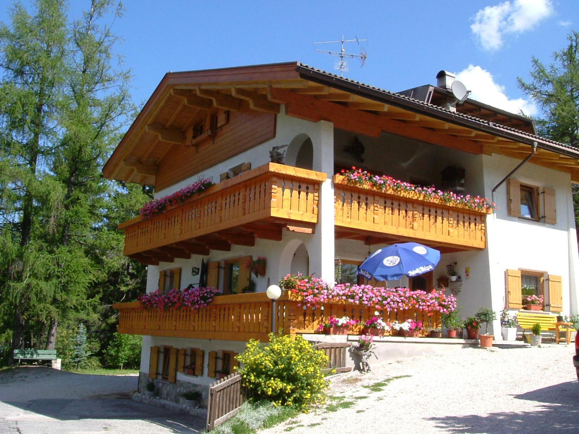 Elmes Bed & Breakfast Ла Виля Екстериор снимка